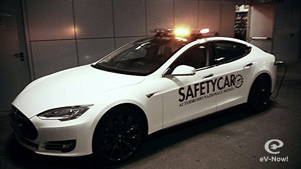 La Tesla Model S in versione Safety Car